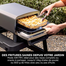 Load image into Gallery viewer, Ninja Woodfire Four à pizza extérieur électrique 8-en-1, rotissoire &amp; fumoir barbecue avec grille, plaque pro-heat, pierre à pizza, granulés de bois et pelle, 6 réglages, orange foncé OO101EU