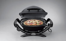 Load image into Gallery viewer, Weber Q1400 Barbecue électrique, surface de cuisson 43 x 32 cm, nomade, grille en fonte émaillée divisée en 2 parties, couvercle et cuve en fonte d'aluminium - Gris foncé (52020053)