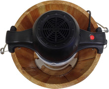 Load image into Gallery viewer, Elite Gourmet EIM916 Sorbetière électrique vintage en bois des Appalaches, 5,7 L, avec manivelle moulée sous pression, préparation de crème glacée avec sel gemme en quelques minutes, pin